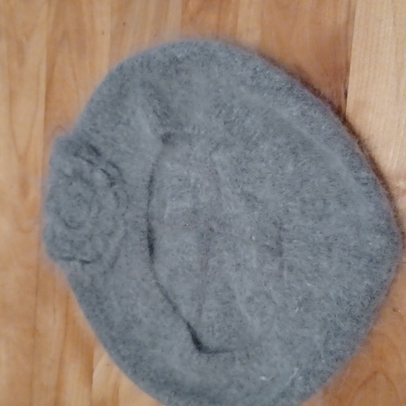 H&M Angora Grey flower Beret one size - Picture 3 of 7